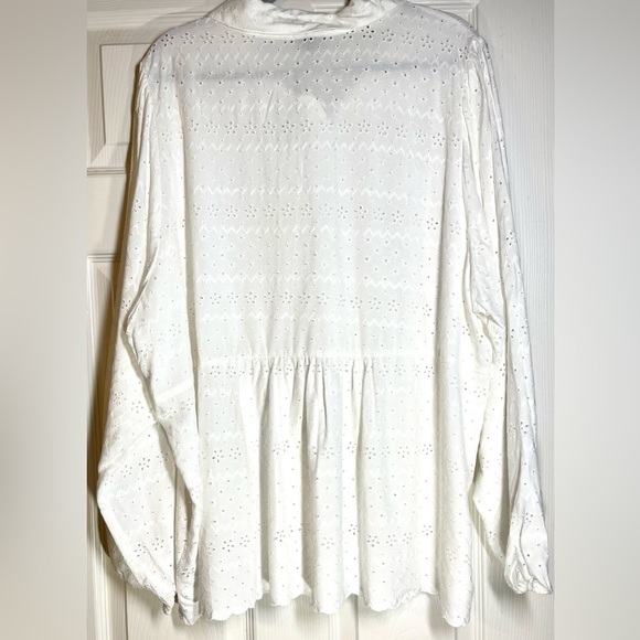 NWT Torrid Women’s Plus Size Eyelet Button Up Long Sleeve Shirt Size 4 W… - Picture 6 of 8